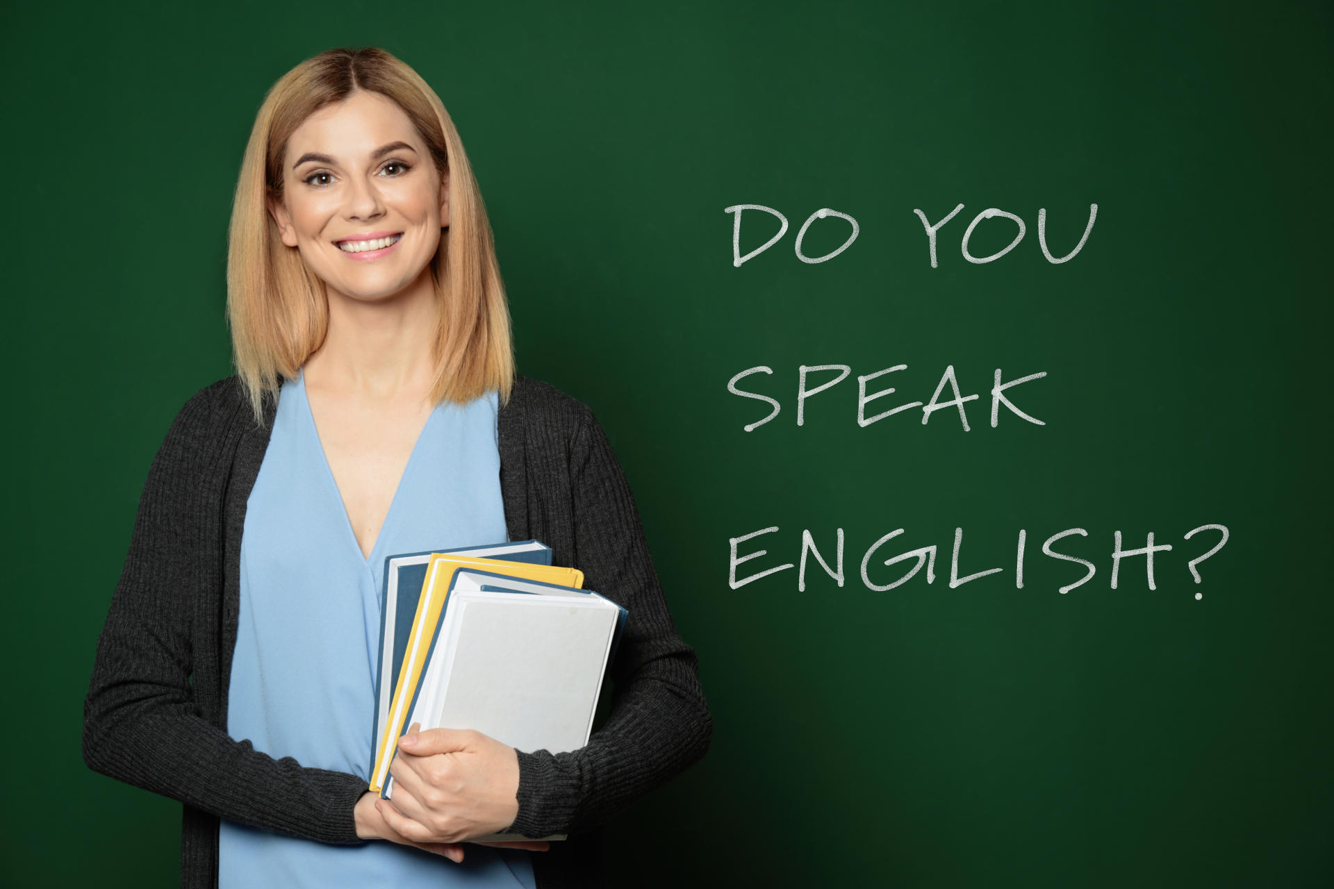 mujer joven estudiante con bandera inglesa